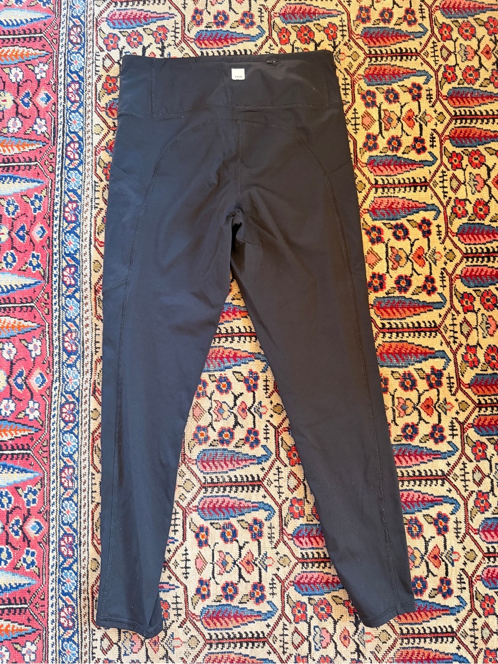 Vuori Black Women's Leggings with pockets - size small - Picture 4 of 5